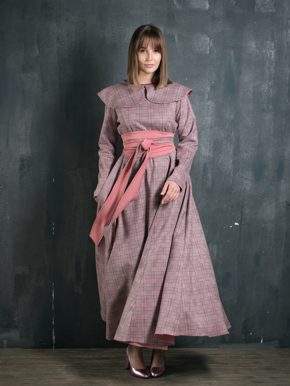 Платье с кушаком /персик клетка