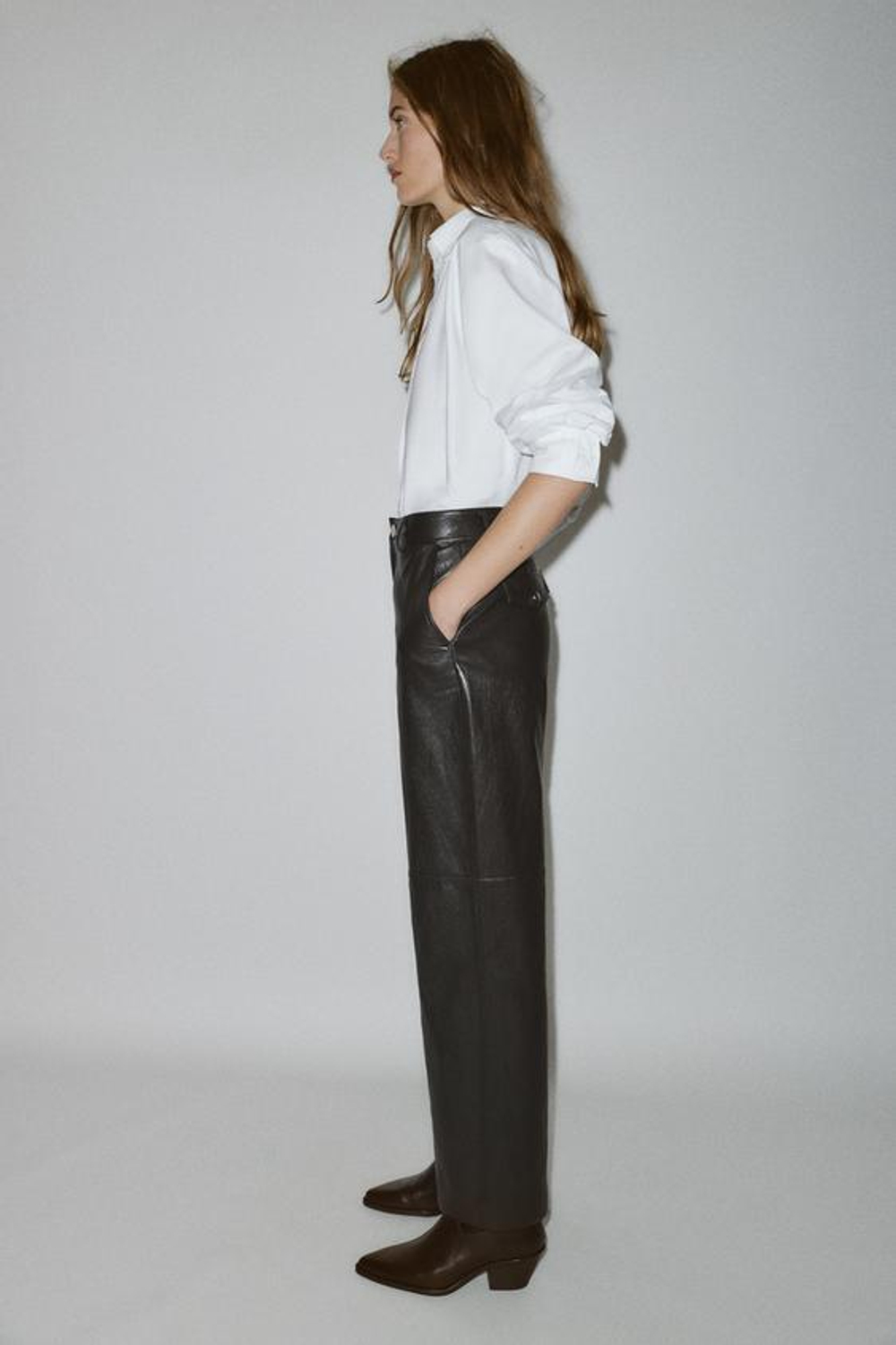 ZARA БРЮКИ ПРЯМОГО КРОЯ ИЗ ИСКУССТВЕННОЙ КОЖИ, КОРИЧНЕВЫЙ