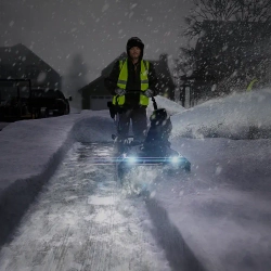 Greenworks GD82STK2 82В аккумуляторный снегоуборщик (1 x 2.5 Ач, ЗУ) ковш 56 см, выброс 6 м 2602507UA