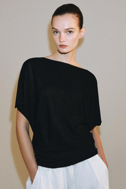 ZARA ТРИКОТАЖНЫЙ ТОП С ВЫРЕЗОМ «ЛОДОЧКА», ЧЕРНЫЙ