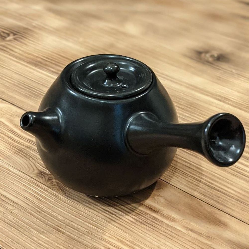 Чайник с боковой ручной, черный