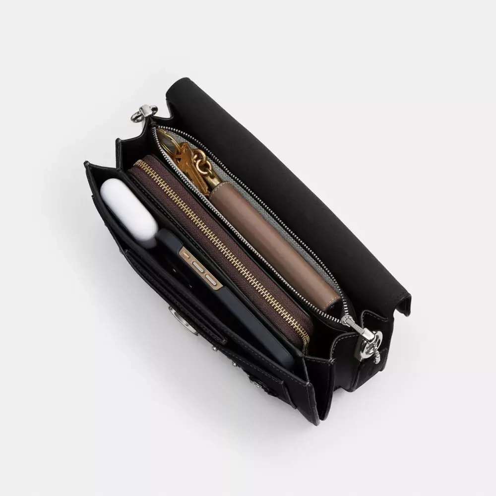 COACH СУМКА ЧЕРЕЗ ПЛЕЧО TABBY С ОТДЕЛКОЙ ИЗ КРИСТАЛЛОВ, ЧЕРНЫЙ