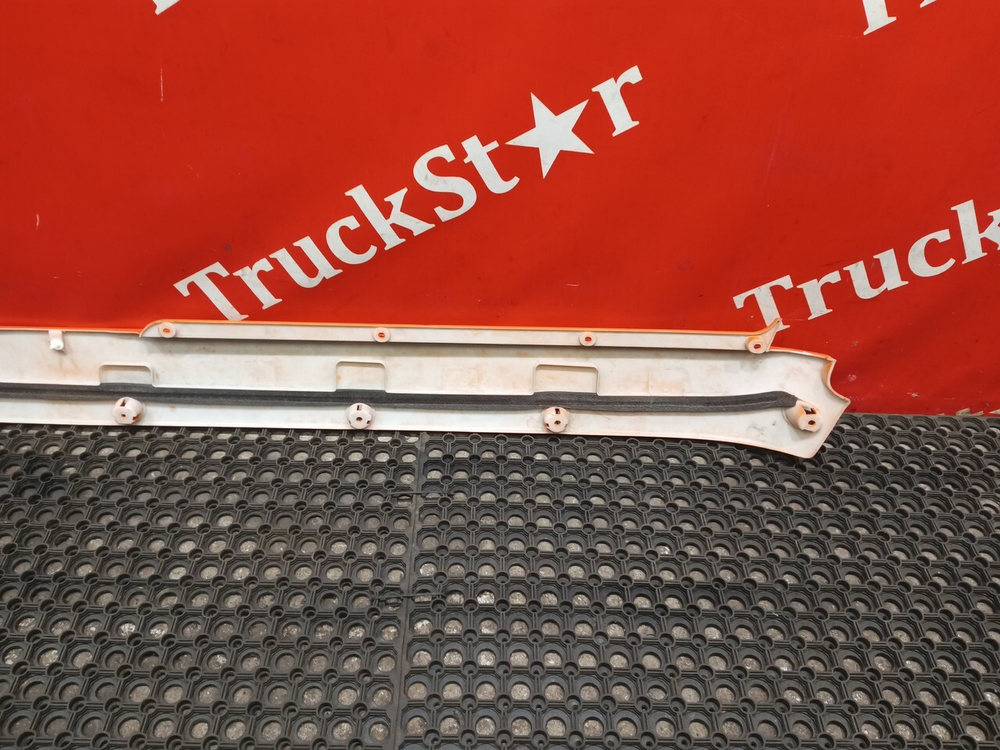 Молдинг кабины правый 2023г.