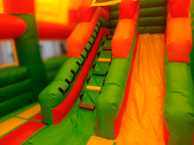 Коммерческий надувной батут «Страна Сафария 2» с крышей и высокими горками, 10x5x5 м