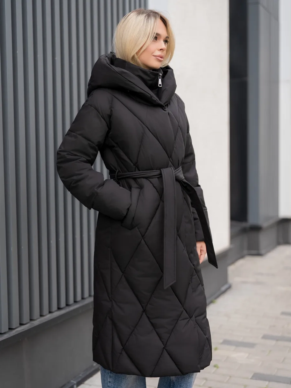 Пуховик стеганный зимний длинный с капюшоном