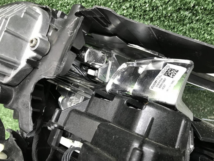 Битая Фара левая Volvo XC60 2 (2021-н.в.) LED