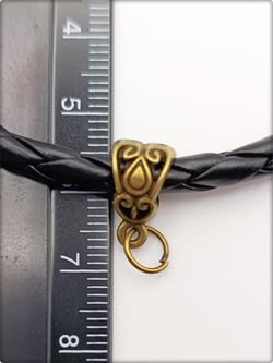 Шнурок, гайтан плетённый с подкулонником, длина 50см. ПУ кожа.