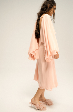 Платье с разлетающимися крыльями