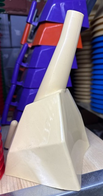 лейка изогнутая, воронка кривая, воронка для авто