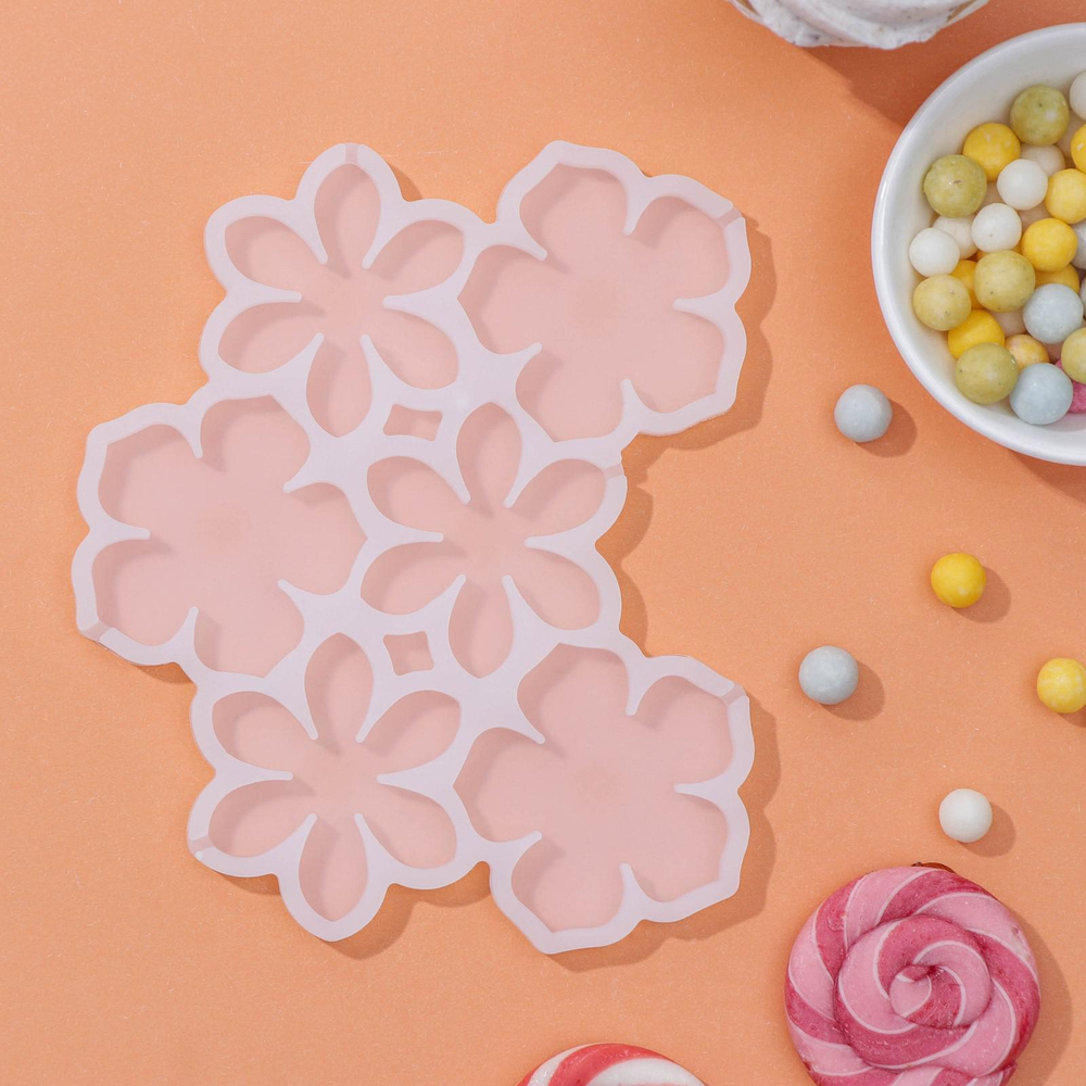 Форма для леденцов «Цветочки», 14×12×0,7 см, 6 ячеек