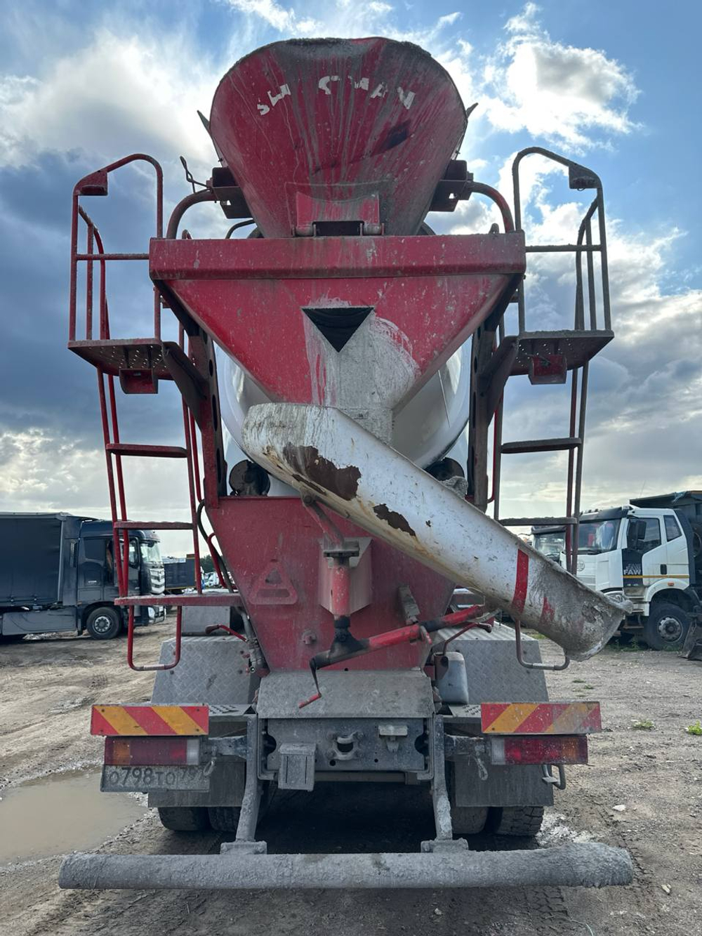 Shacman (Shaanxi) SX* 8x4 Автобетоносмеситель SX5318GJB6T326 (Дизельный, 11,6 л, 369 л.с., МТ)