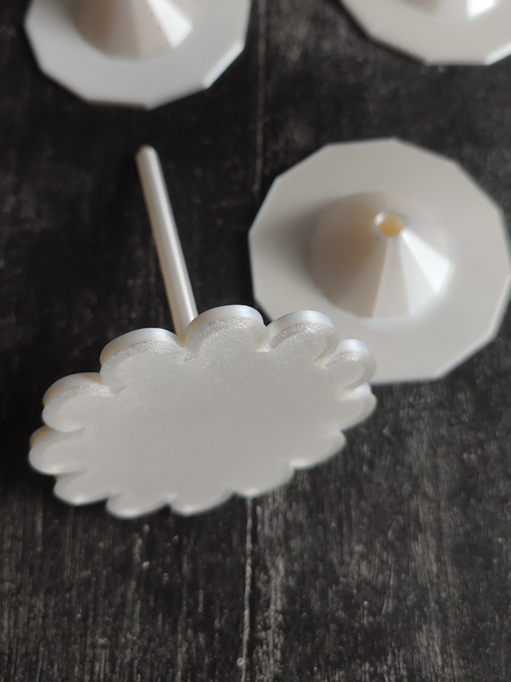 Перламутровый набор подставок и кондитерских гвоздиков "Ромашка на подставке от Киры"