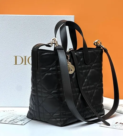 Сумка Dior Toujours вертикальная, черный