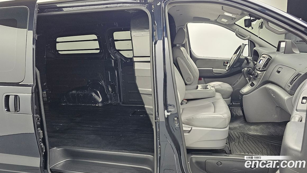 Hyundai The New Grand Starex Van 3-х местный (06.2020)