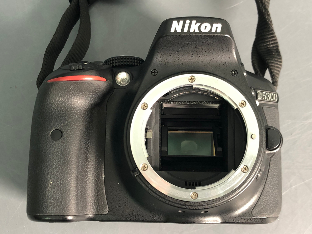 Nikon D5300 kit 18-55mm 16.700 кадров