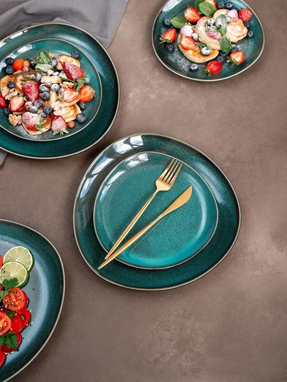 Набор посуды 2 тарелки зелёные треугольные плоские 28 см