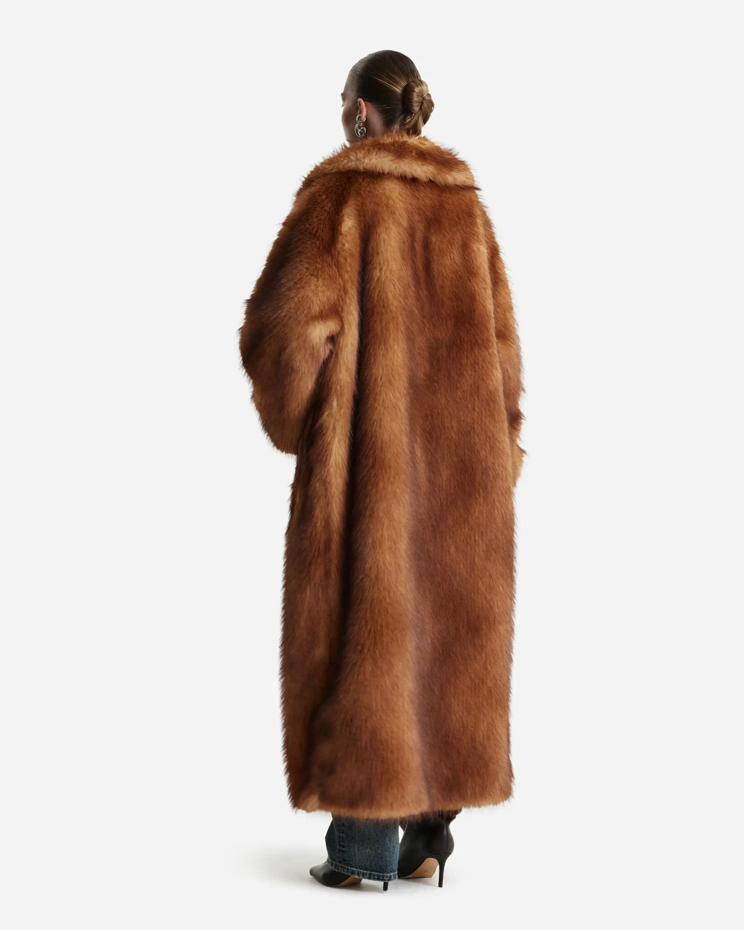 Длинная шуба из экомеха