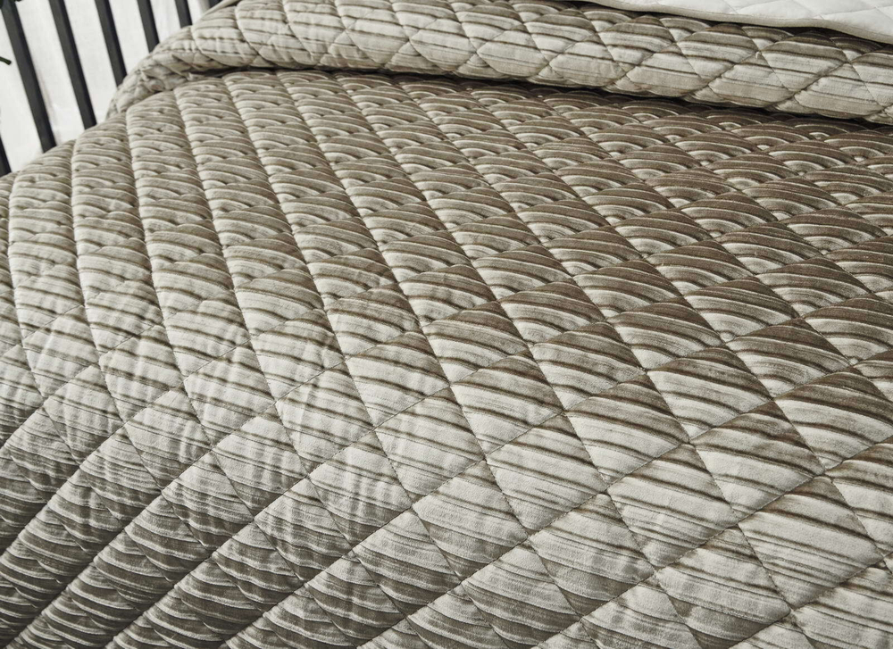 Покрывало 240x260 и 2 наволочки 50х70 Sofi De MarkO Леонтия бежевое