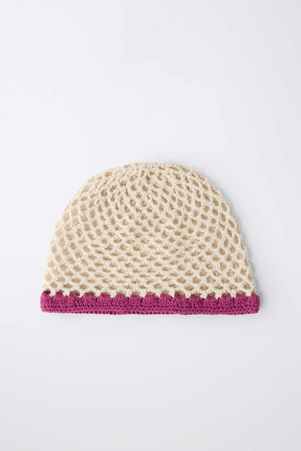 ZARA ШАПКА ИЗ ТРИКОТАЖА С КОНТРАСТНЫМ КРАЕМ, ЭКРЮ
