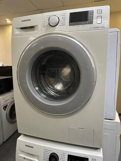 Стиральная машина Samsung WF60F4E4W2W б/у фронтальная 6 кг до 1200 об/мин