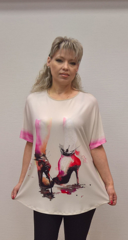 Бежевая туника с принтом туфельки