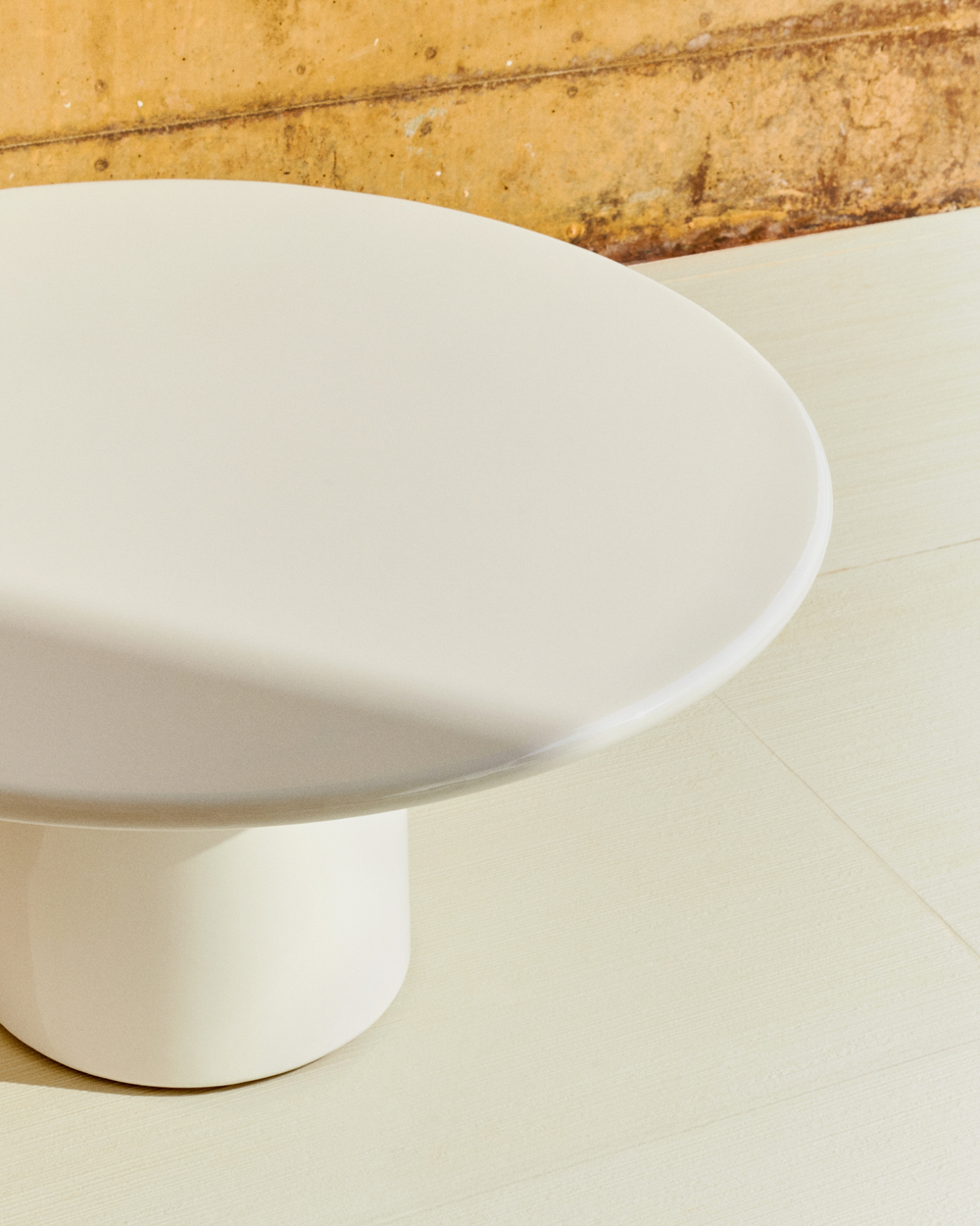 Журнальный столик Albanella из цемента с глянцевой белой отделкой Ø85 см