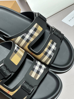 Шлепанцы Burberry
