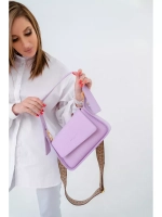 Сумка кросс-боди через плечо с широким съемным ремнем.