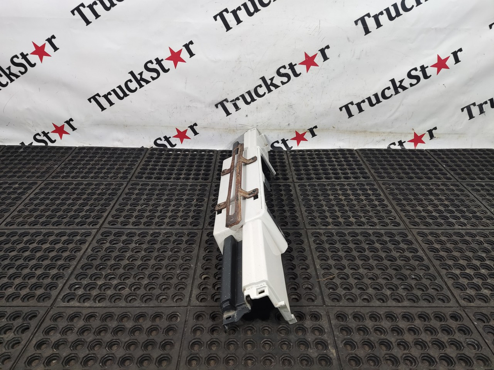 Накладка бампера нижняя средняя часть