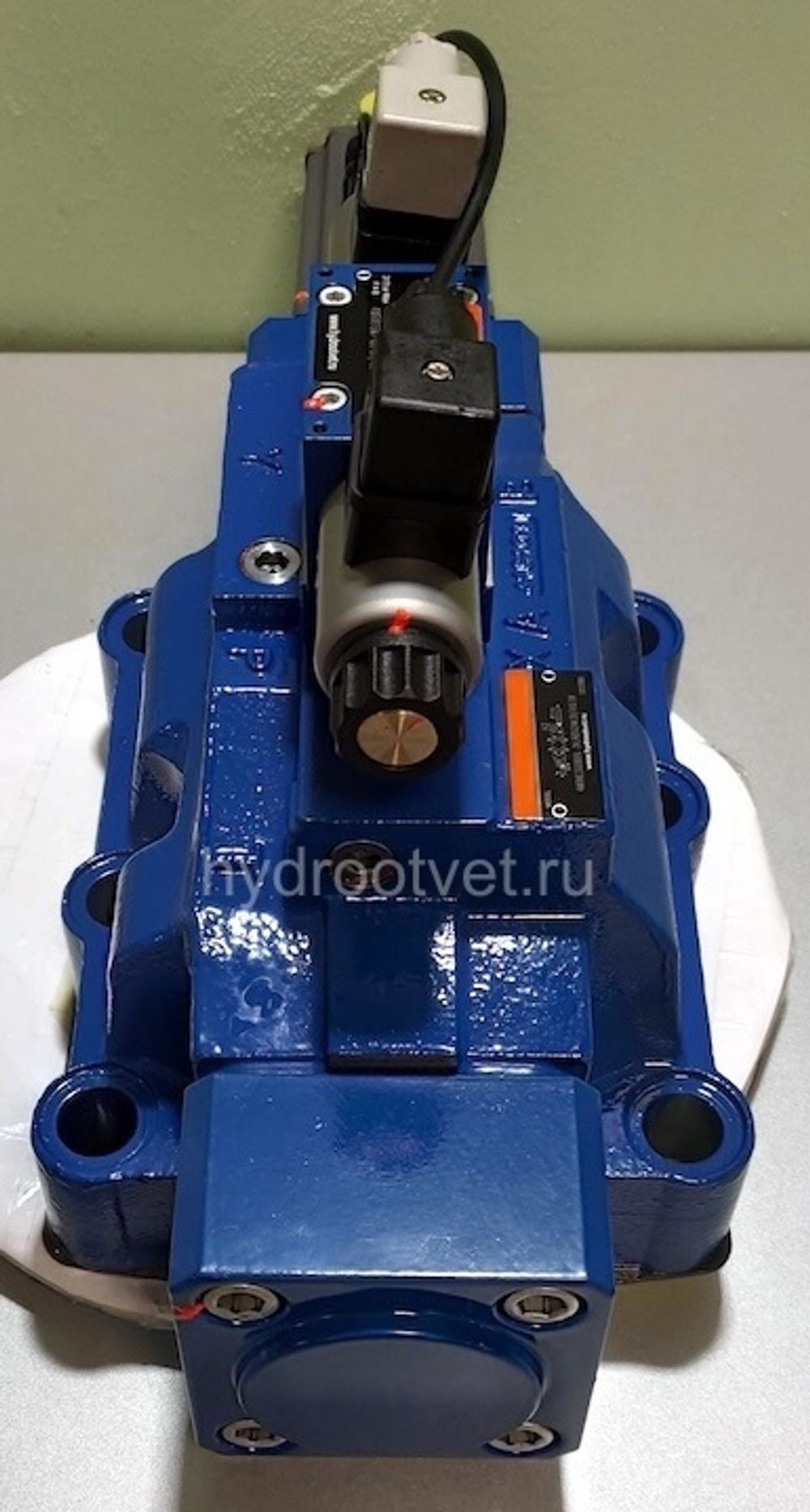 4WRKE32W6-600L-3X/6EG24ETK31/A1D3M - Пропорциональный распределитель с обратной связью по положению золотника и со встроенным усилителем (OBE), Ду32, A1 = ±10 В, номинальный расход 600 л/мин, схема W6-, каналы управления ET = X и Y - внутренние