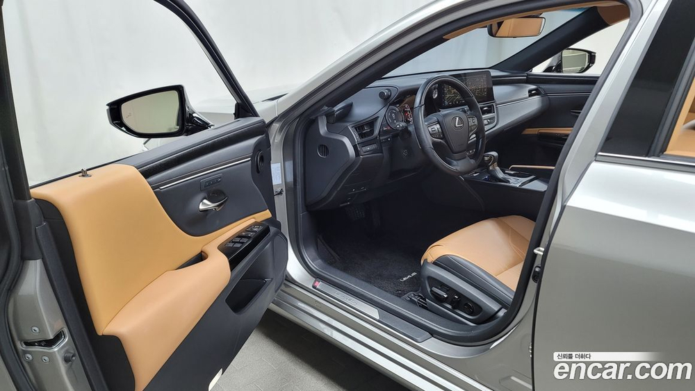 Lexus ES300h 7 Generation Luxury Plus (03.2023)