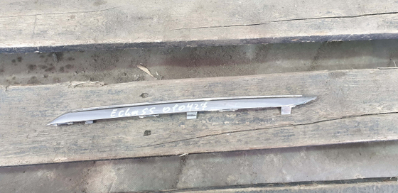 Молдинг решетки радиатора Mercedes E (W213) 16-20 Б/У Оригинал A2138880373