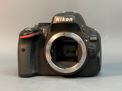 Nikon D5100 Kit 18-55mm 3.5-5.6G VR 205 кадров