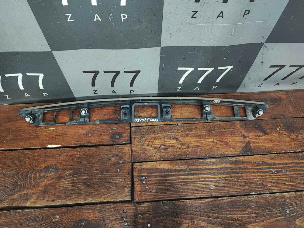 Накладка крышки багажника Toyota Camry (XV70) 17-нв Б/У Оригинал 7681133520