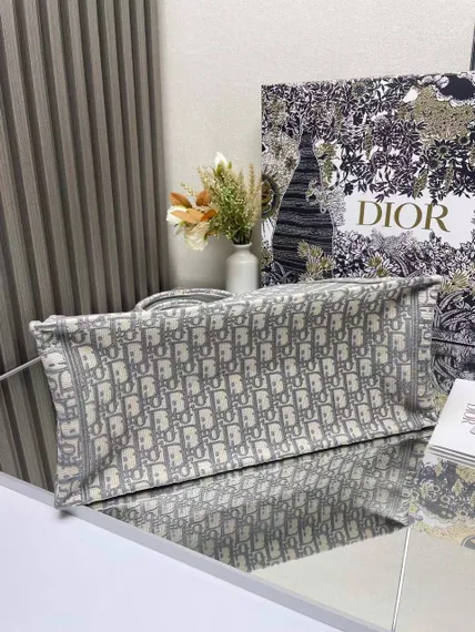 Сумка Dior Book Tote, светло-серый