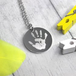 Кулон подвеска с гравировкой отпечатка ладошки ребёнка на заказ