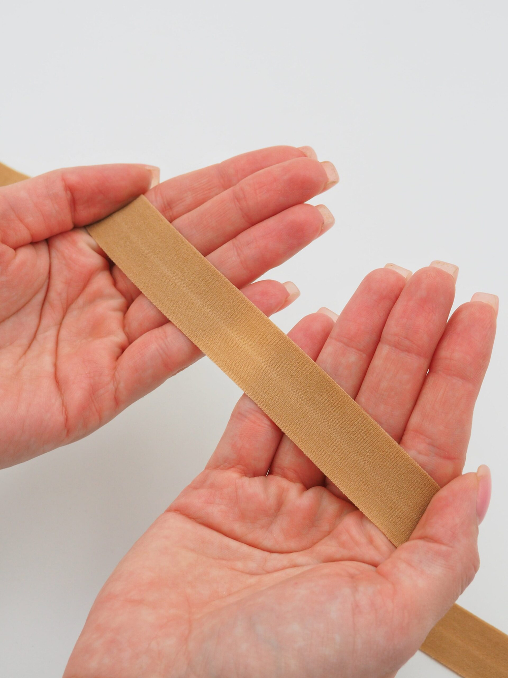 Бейка эластичная загорелая телесная матовая ширина 20 мм