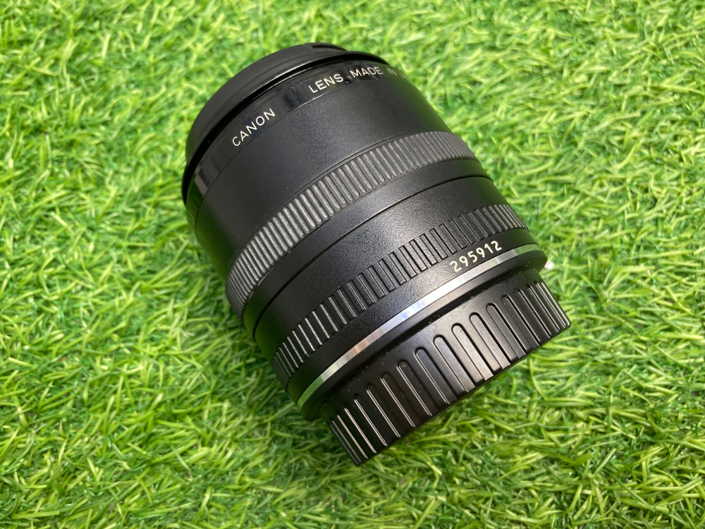 Canon EF 50mm 2.5 Compact Macro