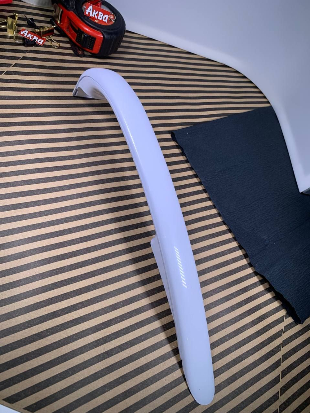 Ручка для холодильника Атлант 1704 нижняя 331603304500 +накладка