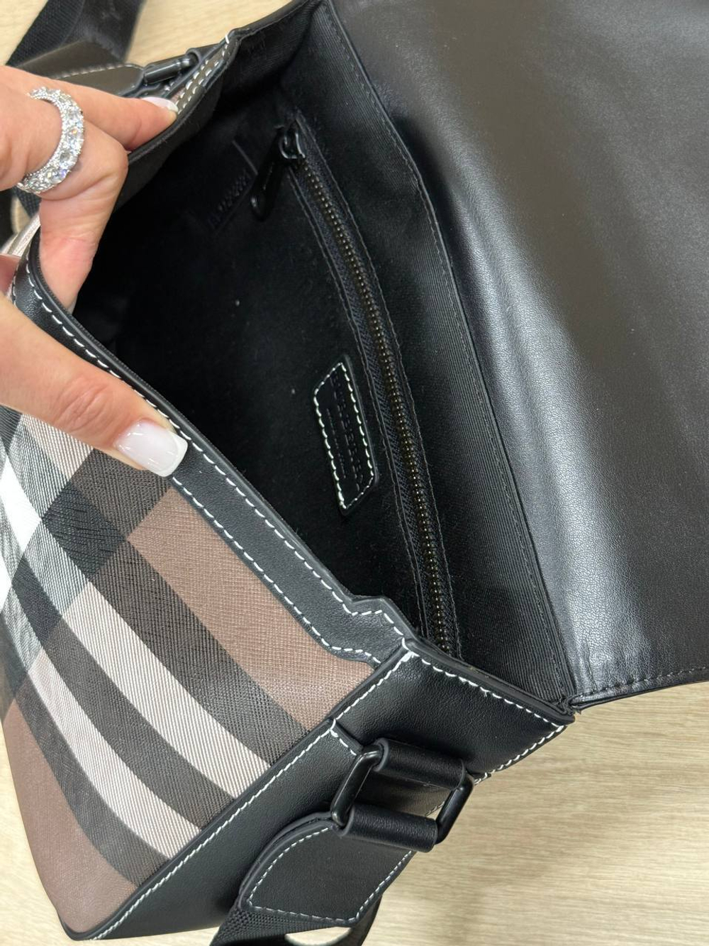 Сумка-мессенджер Burberry