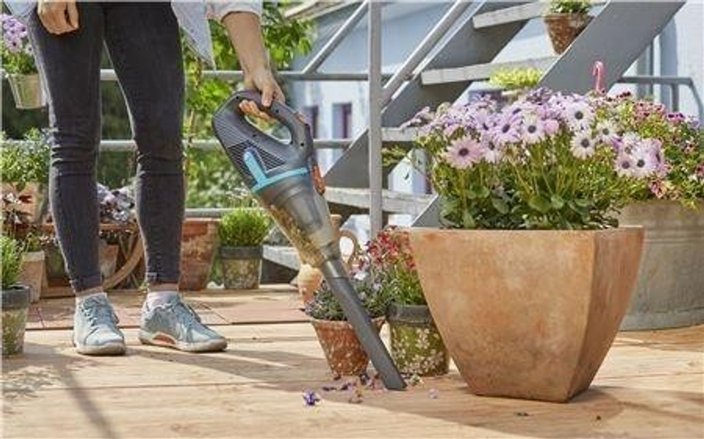 Пылесос аккумуляторный GARDENA EasyClean Li (с кронштейном) 09340-20.000.00