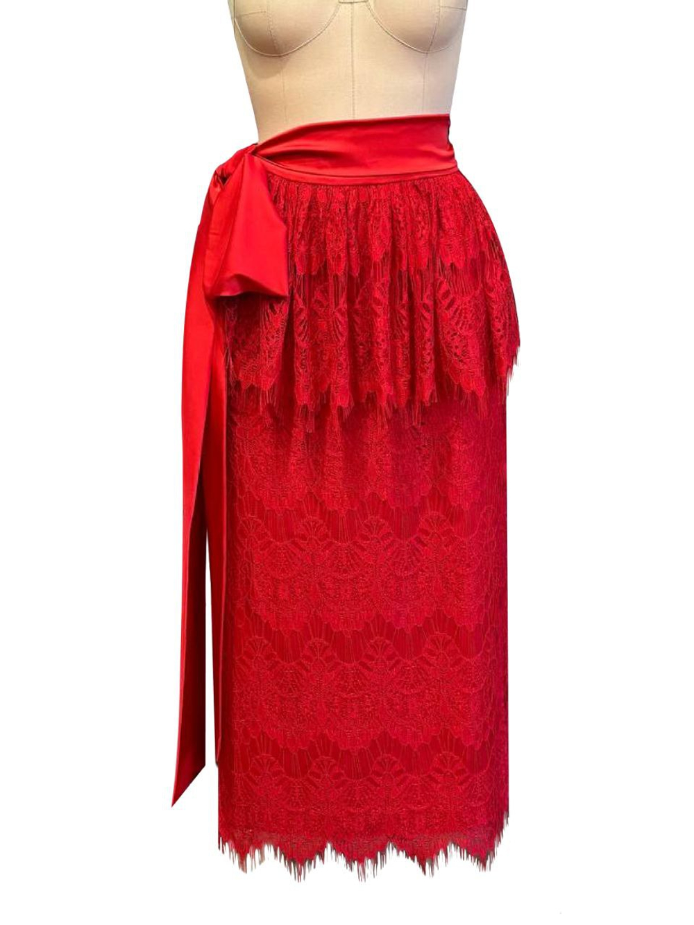 Юбка кружевная с баской