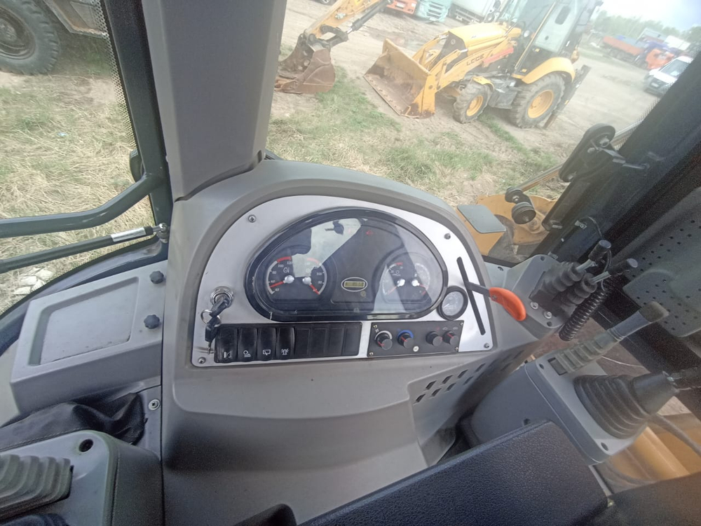 BUILDER BL* Экскаватор-погрузчик BL488 (Дизельный, 4,8 л, 102 л.с., АТ)