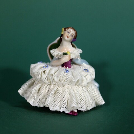 Фарфоровая статуэтка «На балу»