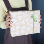 Упаковочная бумага, Крафт (0,7*1 м) Треугольники Люкс, Белый, 1 шт.