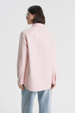 Рубашка из розовой экокожи