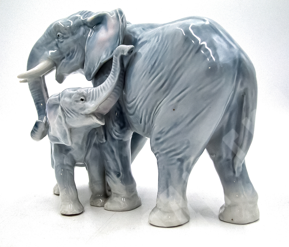 "Слон и слонёнок". Фарфор, глазурь, роспись. Heinz & Co., Германия, 1930–50-е гг.