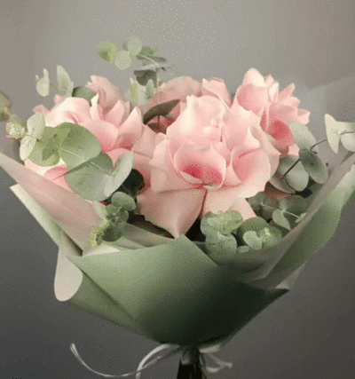 Букет из Ажурных Роз с Эвкалиптом