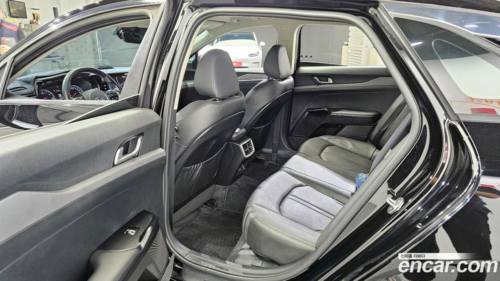 Kia K5 (Optima) 3 Generation 2.0 (09.2020)