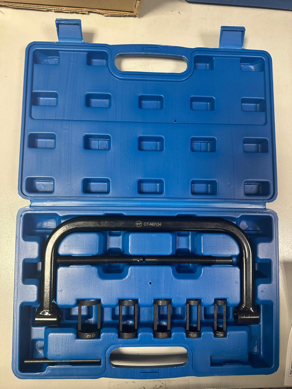 Универсальный рассухариватель клапанов с 5-ю сменными насадками Car-Tool CT-N0134_1 (Уценка)